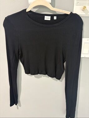 Aritzia Black Ribbed Cropped Long-Sleeve Top
